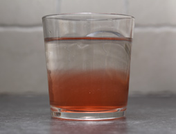 Een glas ranja symbolisch voorbeeld
