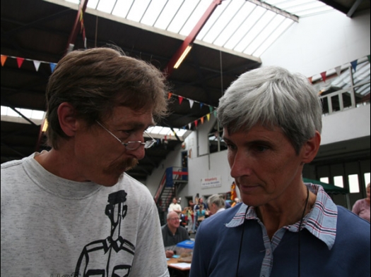 Knagerfestijn, gehouden op 2 september 2006 Fokkers onderling hebben diverse discussies, zo hier Joep en Marian